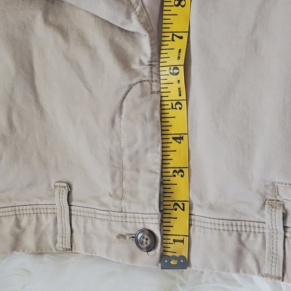 Old Navy Khaki Shorts with 5" Inseam - Picture 9 of 9